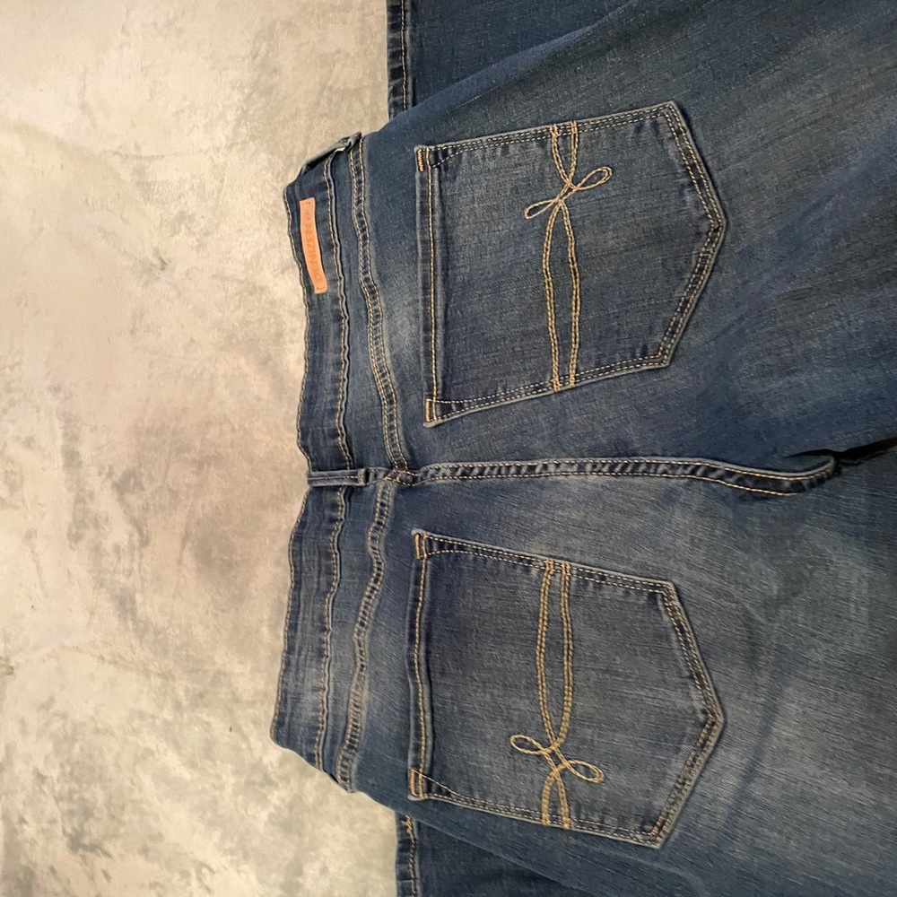 Denizen Jeans - Picture 2 of 3